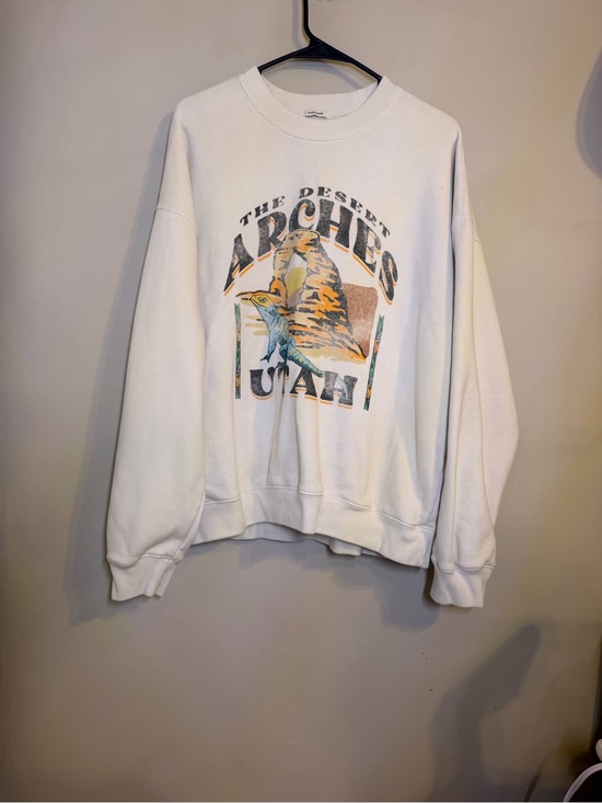 Abercrombie & Fitch Other - Abercrombie & Fitch Cream Graphic Crewneck Sweatshirt